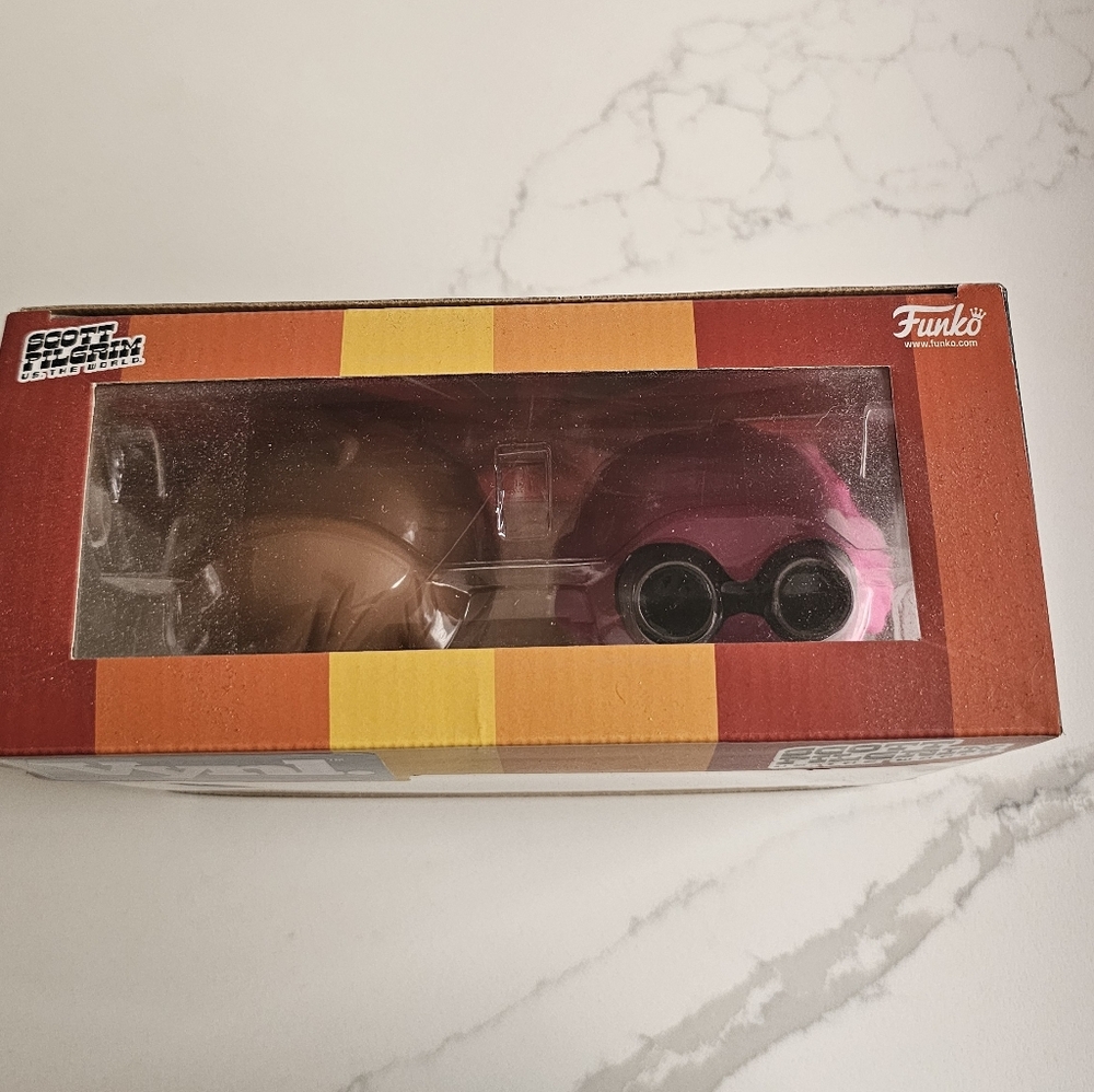 Funko Vynl Scott Pilgrim & Ramona Flowers Figures - Pink and Tan - Picture 3 of 4